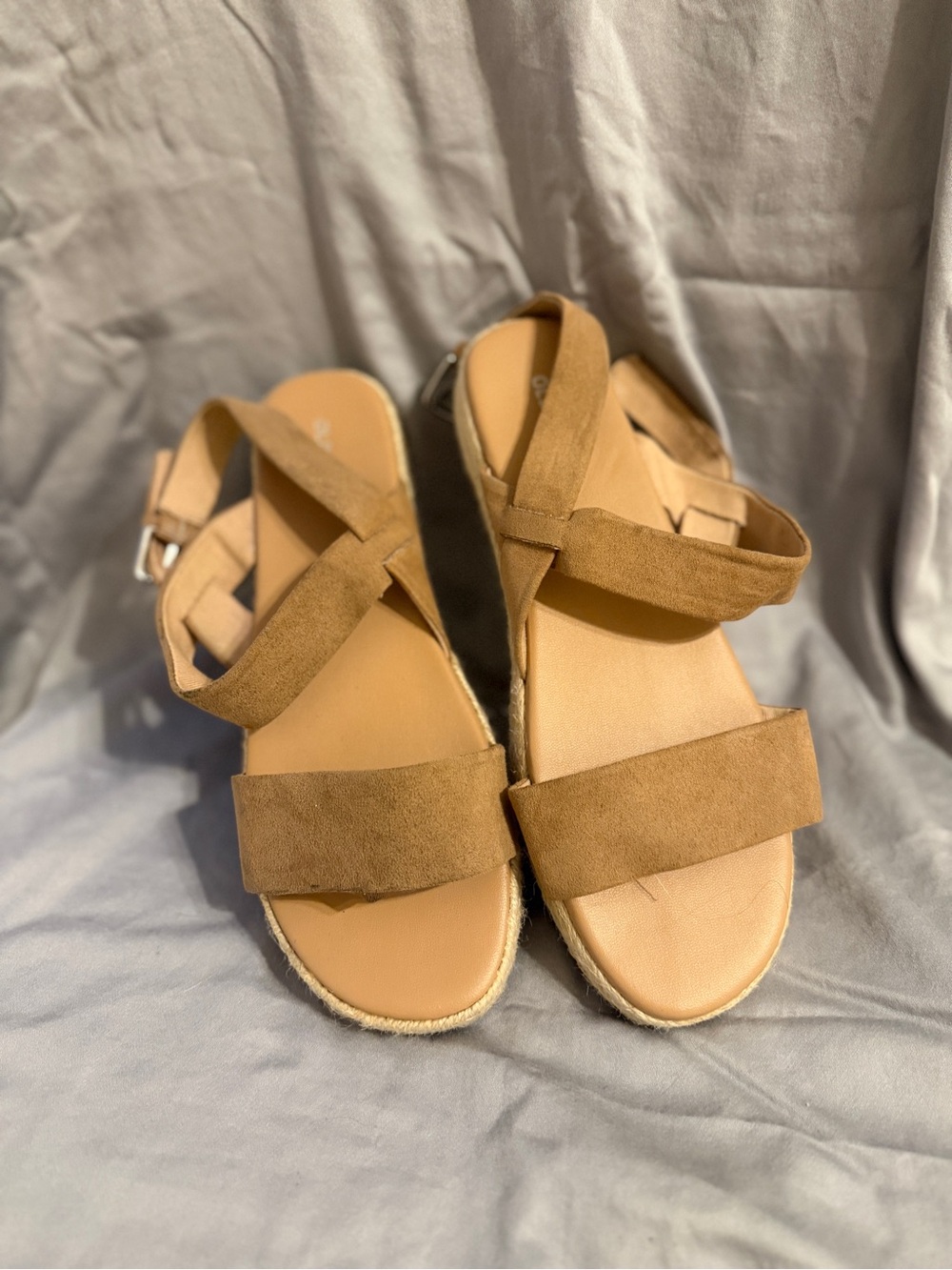 Old Navy tan & brown faux suede canvas platform espadrille sandals women’s 8